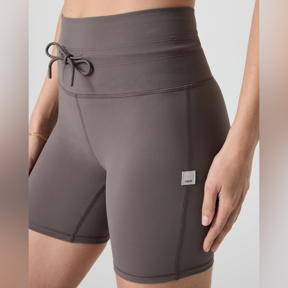 Vuori Pants - Vuori✨NEW ARRIVAL✨The Daily Short✨Drawstring Biker Shorts✨NEW CHIA COLOR✨NWT✨Lg